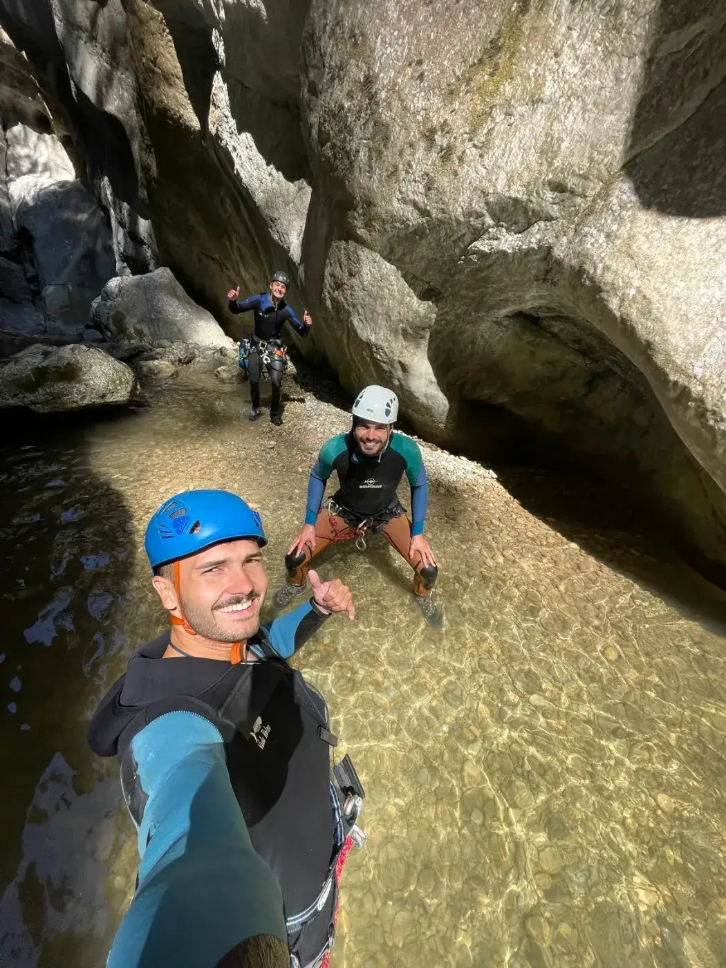 Canyoning incentive — rappel et toboggans en canyon