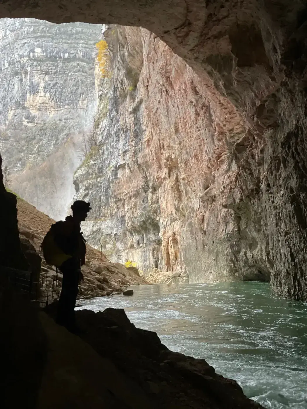 Spéléologie gouffre de Bournillon — aventure souterraine
