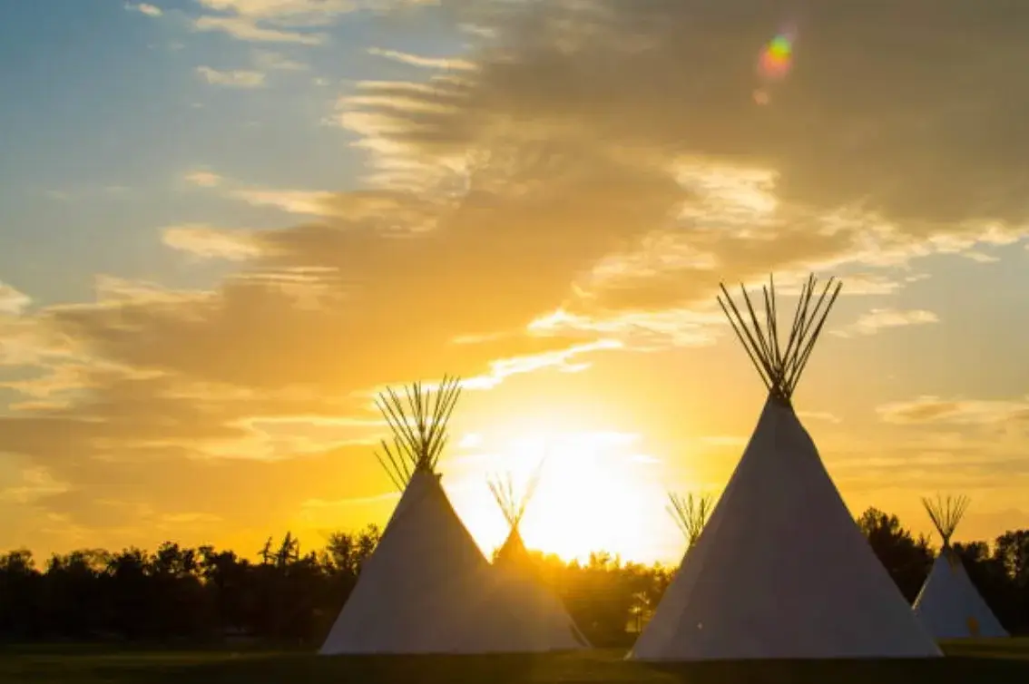 Nuit en Tipis